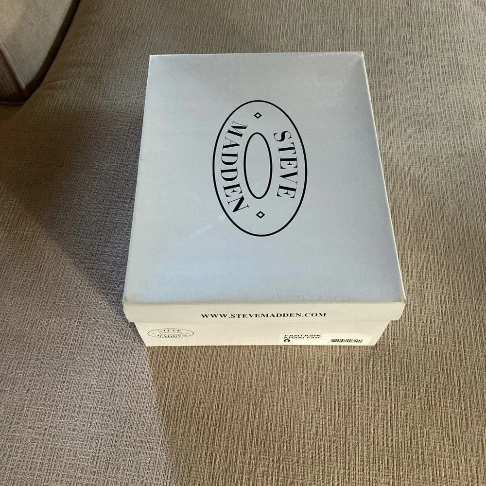 Steve Madden Khaki/Tan ankle wrap 4.75 inch wedge heel - Size 9 - Worn just once - Picture 13 of 13